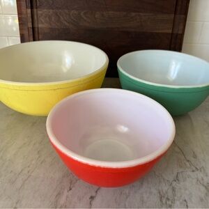 Vintage Pyrex Mixing Bowl Set